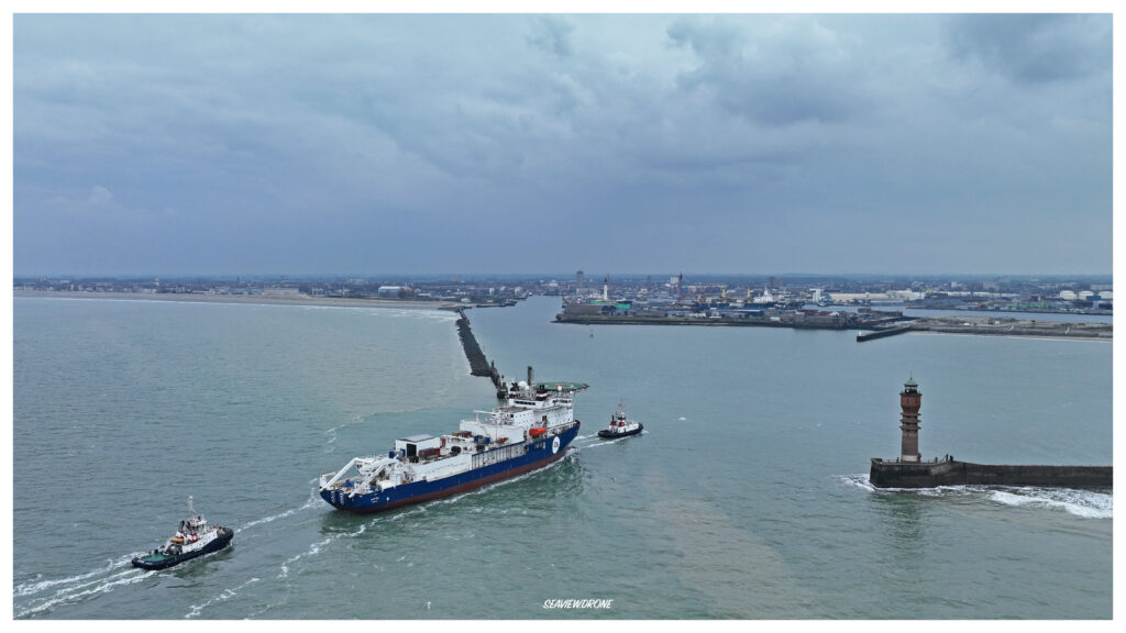 Arrivée du navire câblier ILE d'YEU au Port de Dunkerque